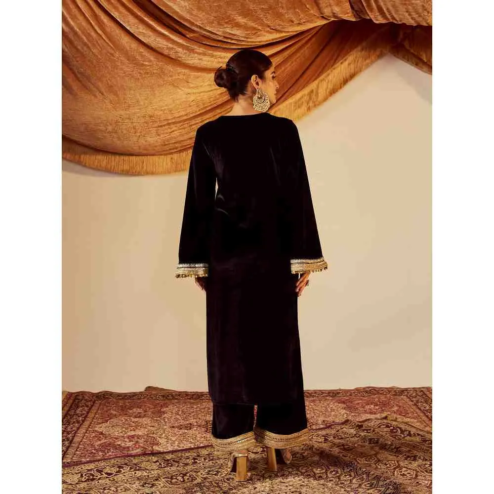 Roze Nargis Black Kurta (Set of 2)