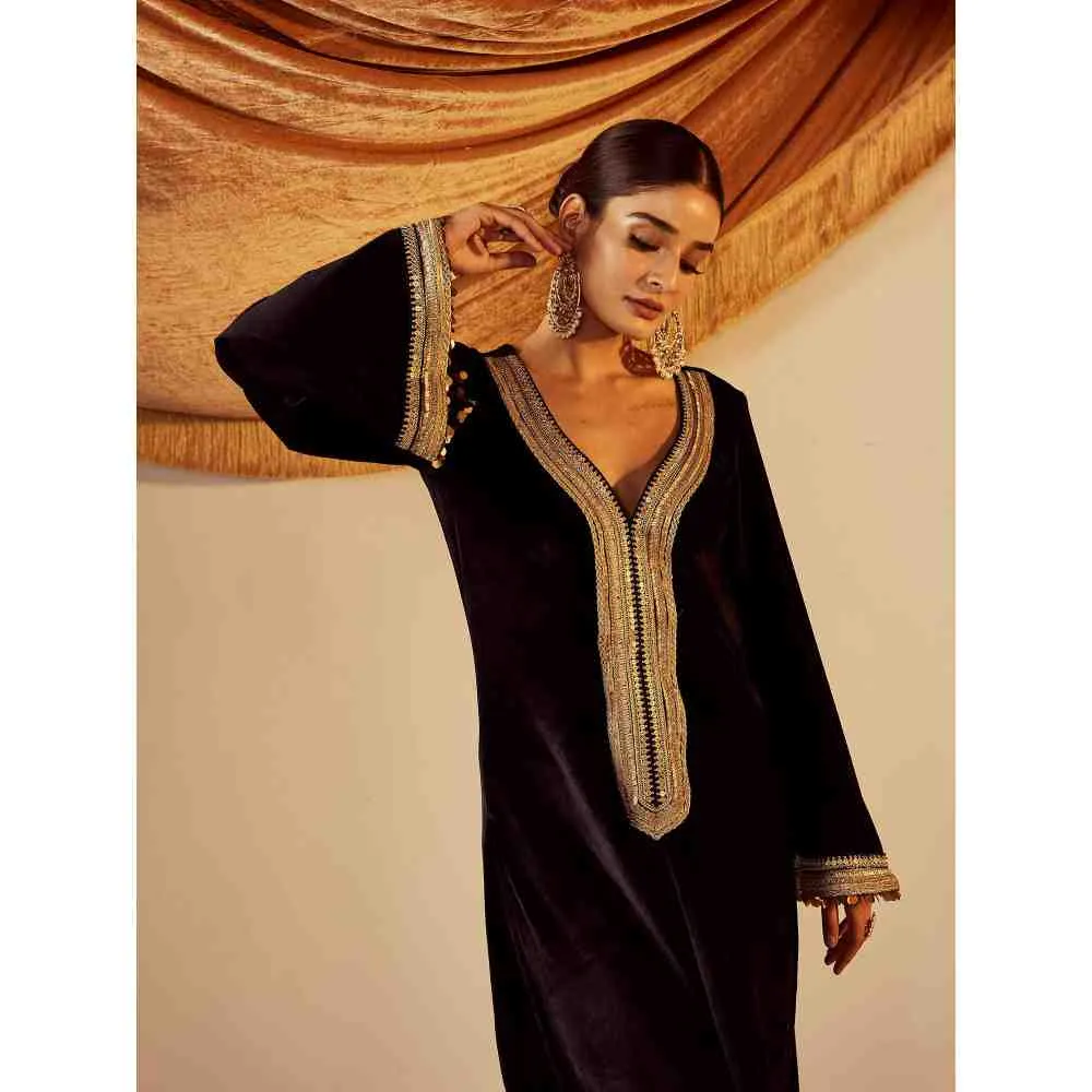 Roze Nargis Black Kurta (Set of 2)