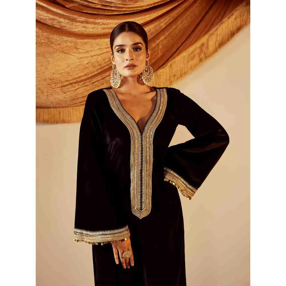 Roze Nargis Black Kurta (Set of 2)