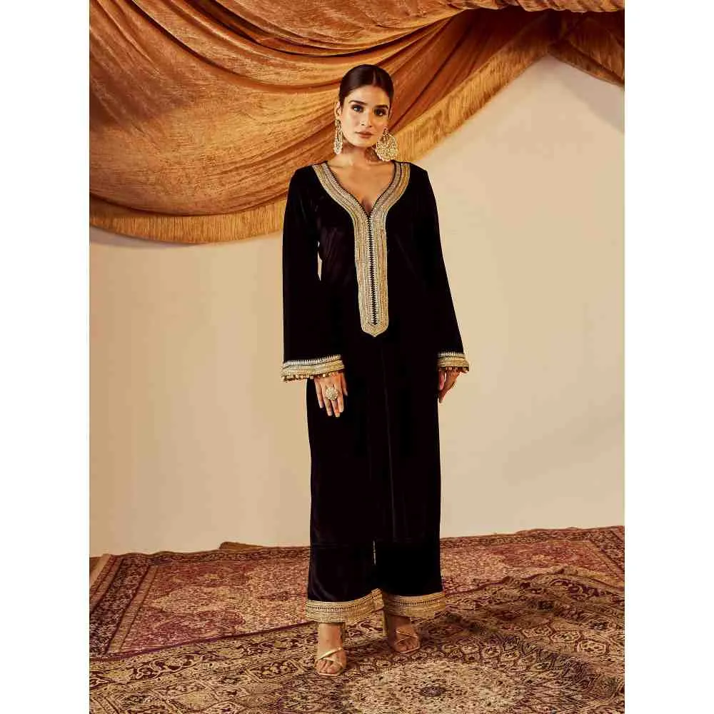 Roze Nargis Black Kurta (Set of 2)