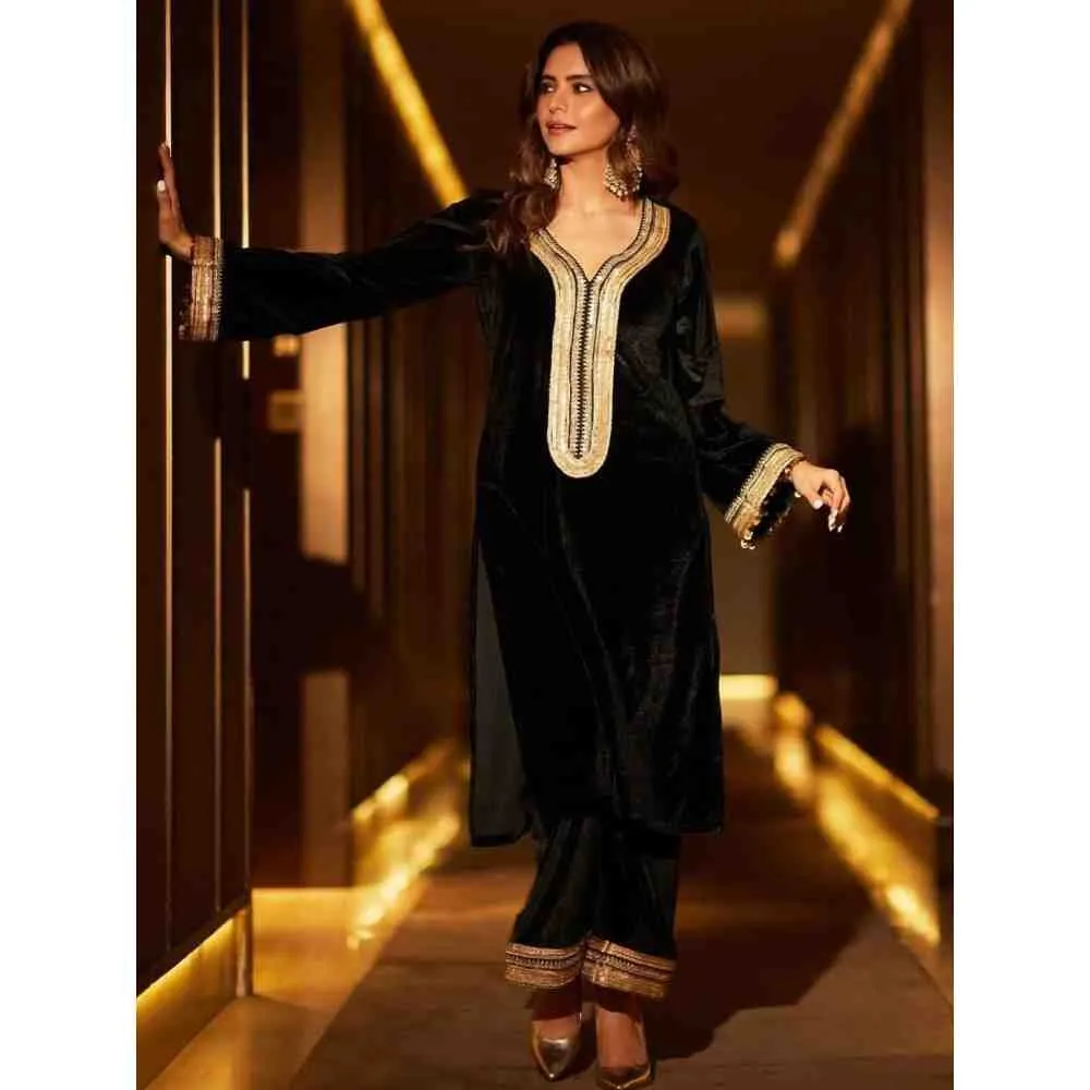 Roze Nargis Black Kurta (Set of 2)