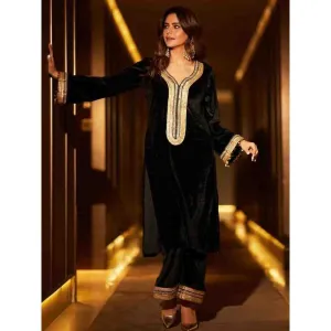 Roze Nargis Black Kurta (Set of 2)